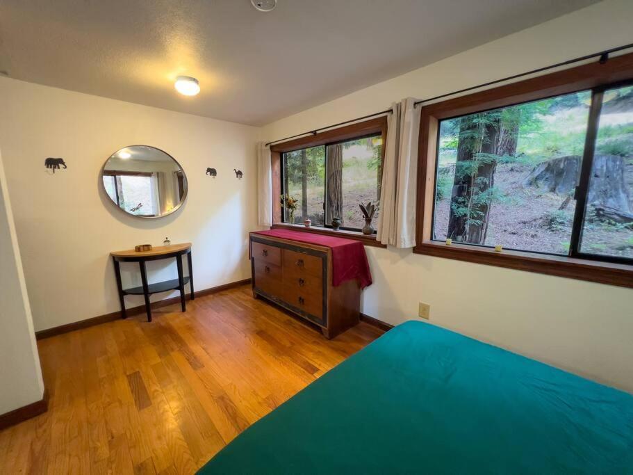 ガーバービルLittle House In The Redwoods With A Hot Tub!アパートメント エクステリア 写真