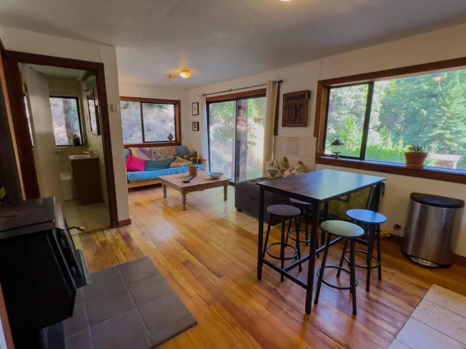 ガーバービルLittle House In The Redwoods With A Hot Tub!アパートメント エクステリア 写真